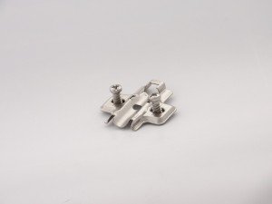 Mounting plate self clossing hinge